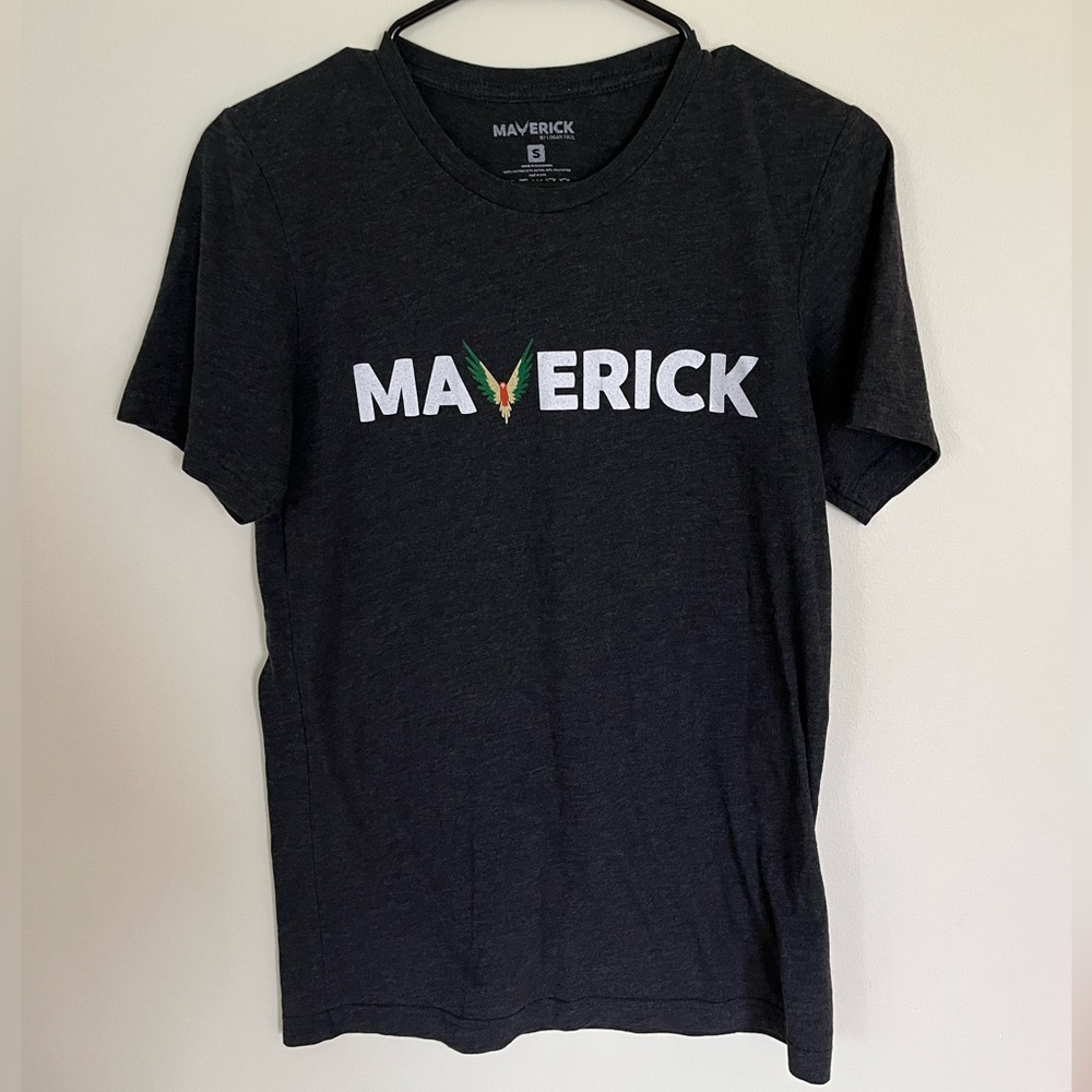 Maverick by Logan Paul Short Sleeve T-Shirt Black w/white lettering Parrot S
